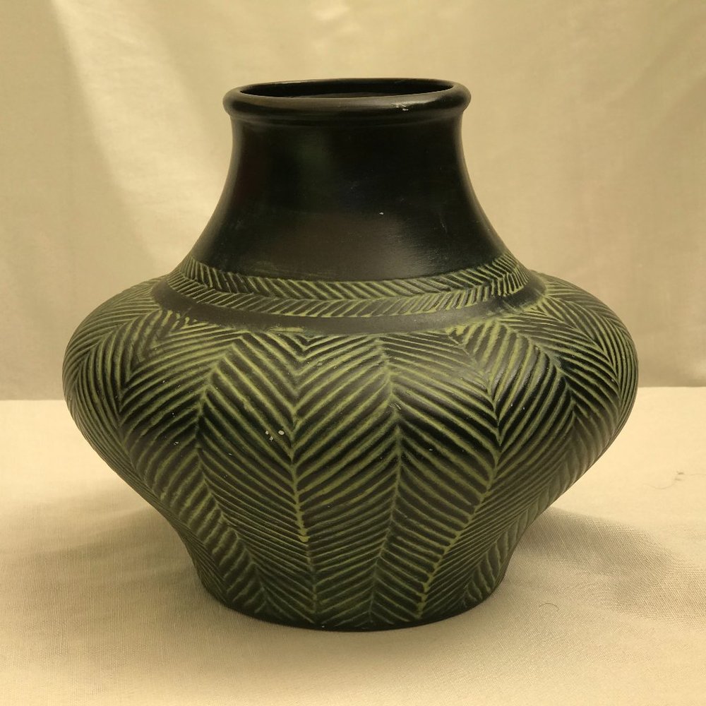 Black Lacquerware Vase